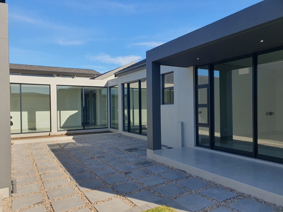 4 Bedroom Property for Sale in Oubaai Western Cape